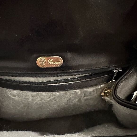 Gucci leather and gold metal shoulder bag - Picture 9 of 11